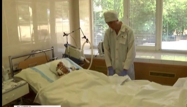 Ärzte kämpfen um das Leben von zwei Soldaten - Video