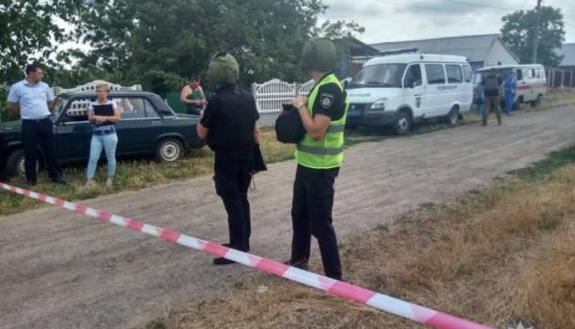 На Одещині чоловік взяв заручницю і відстрілюється від поліції