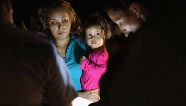 У США більше 500 дітей-мігрантів повернули батькам