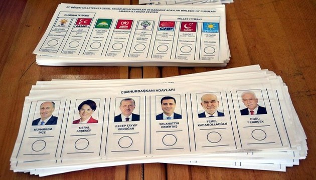 Туреччина завершила голосування на дострокових виборах президента і парламенту