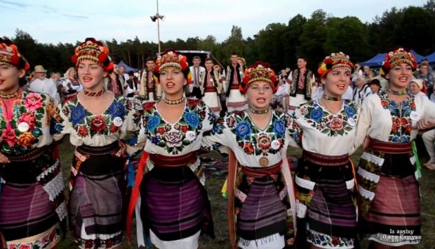 Закордонні артисти показали фольклорні традиції Буковини в Чернівцях