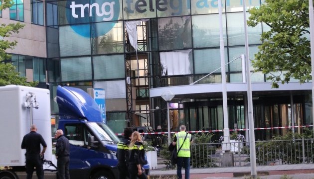 Офіс найбільшої газети в Нідерландах протаранив фургон