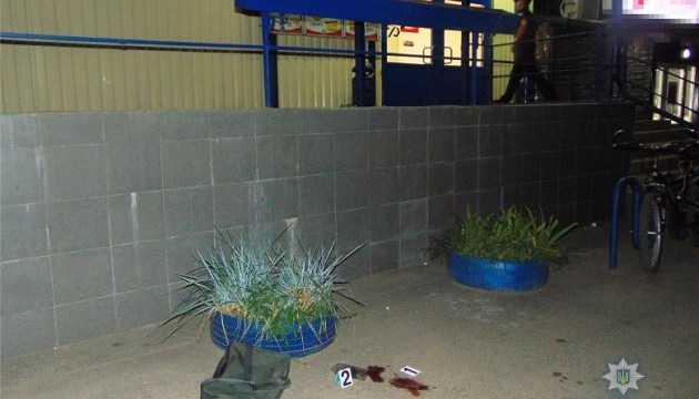 У Києві затримали чоловіка, який ножем поранив відвідувача супермаркету