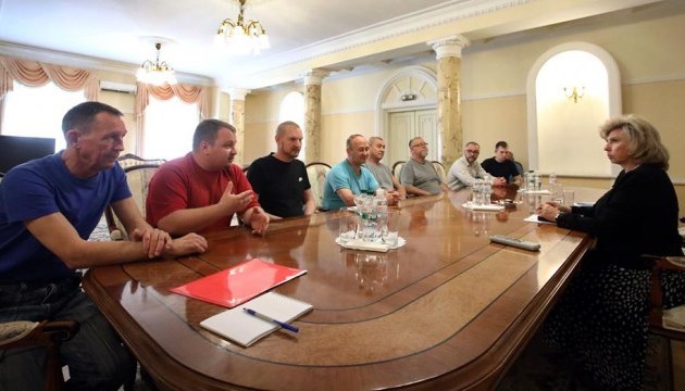 Москалькова зустрілася в Києві з моряками судна 