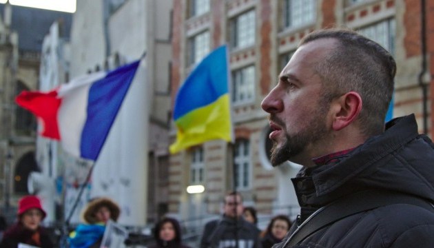 Учням української школи у Варшаві показали фільм про Василя Сліпака