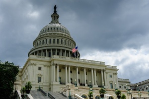 Сенат США принял законопроект с $40 миллиардами в поддержку Украины