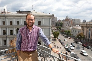 Андре Тан: Західна Україна любить все спокійне, мінімалістське, а східна - горох, смужки і червоні сукні