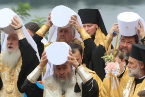 Безумная непогода, победа Усика и хождения верующих