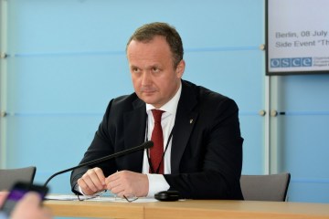 Семерак передав спецавтомобілі національним природним паркам