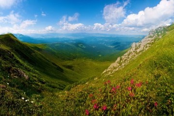 Для туристів створили проморолик із запрошенням провести літо в Україні