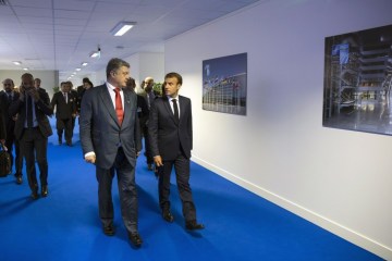 Порошенко говорив з Макроном про звільнення Сущенка, Сенцова й Балуха