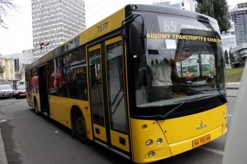 Три столичні автобуси повертаються на старі маршрути