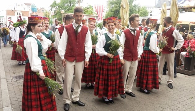 В Ризі розпочалося традиційне Свято пісні та танцю за участі українських колективів