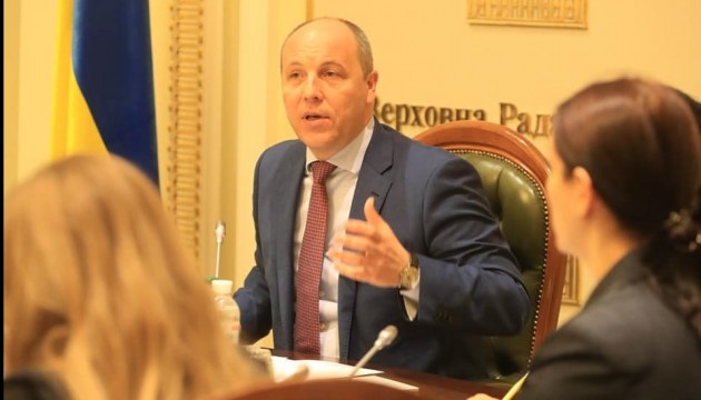 Law on currency sent to Poroshenko for signature – Parubiy