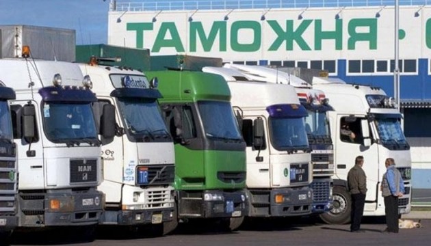 Путін продовжив транзитні обмеження для українських вантажів