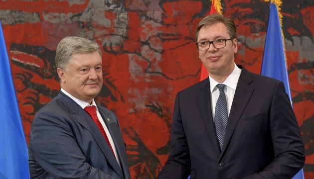 En visite en Serbie, Petro Porochenko s’entretient avec Aleksandar Vučić