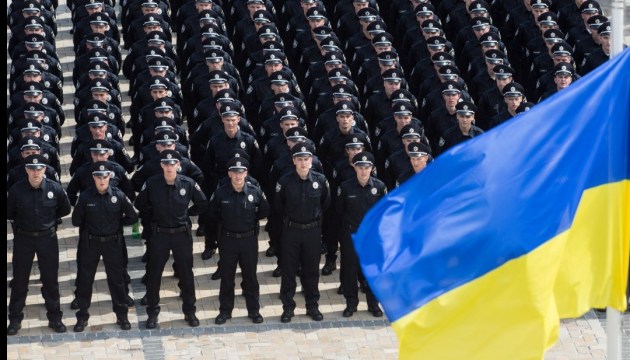 Poroshenko, Groysman congratulate National Police officers on professional holiday