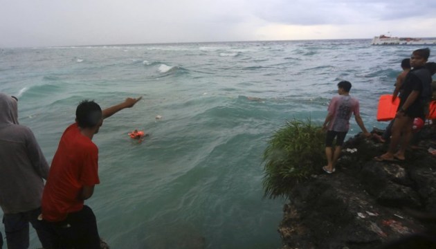 В Індонезії затонув пором: понад 30 загиблих