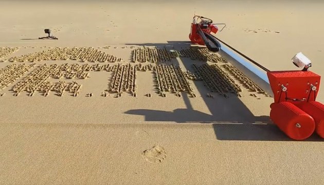 В Іспанії з’явився робот, що друкує тексти на піску