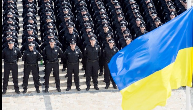 Porochenko et Hroїsman ont félicité les agents de la Police nationale à l'occasion de leur fête professionnelle