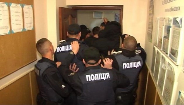Поліція розслідує сутички під час сесії селищної ради на Рівненщині