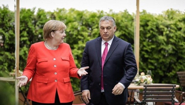 Угорщина охороняє кордони ЄС від мігрантів  24/7 – Орбан