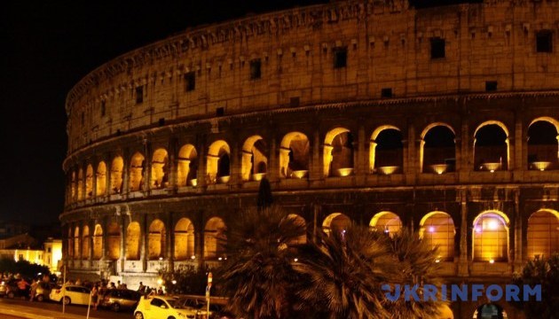 Уряд Італії готовий втрутитися в ситуацію після відео з щурами серед туристів у Колізеї