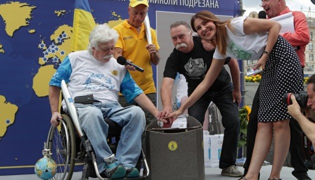 Микола Подрезан проїхав 26 країн в інвалідному візку