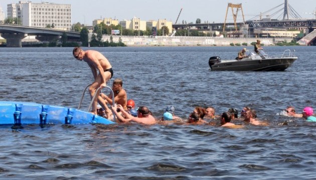 День Дніпра відзначили грандіозним запливом у Києві