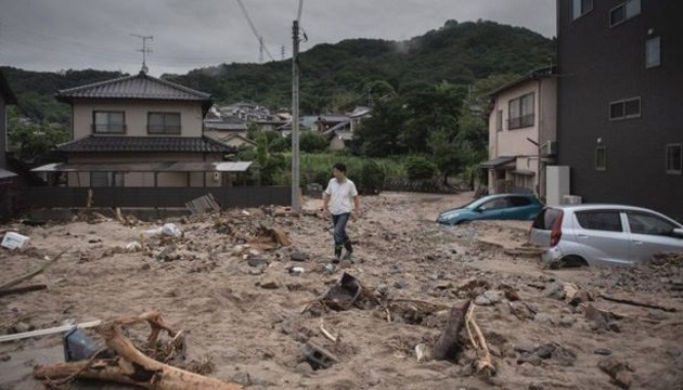Зливи у Китаї вже забрали життя щонайменше 12 осіб