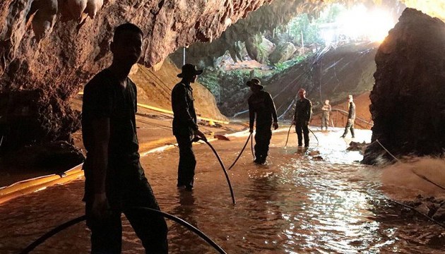 Із затопленої печери у Таїланді визволили десятого підлітка - CNN