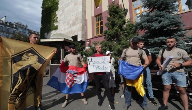 Cerca de la Embajada de Croacia en Kyiv se celebra una acción en apoyo de Vida y Vukojević (Foto)