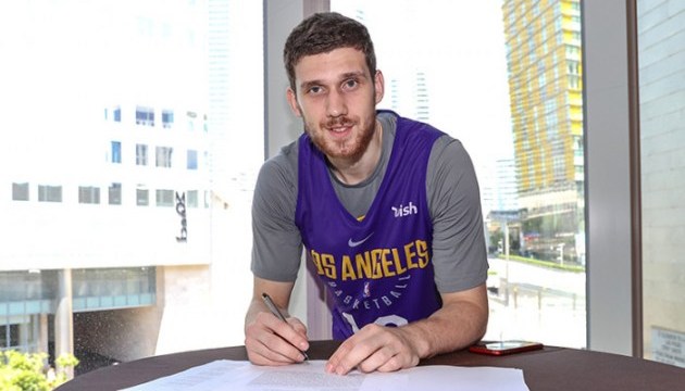 Basketballspieler Mychajljuk unterzeichnet Vertrag mit Lakers