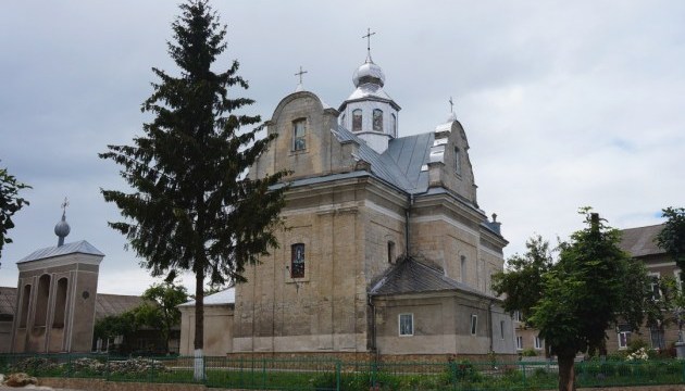 На Тернопільщині біля церкви виявили поховання, можливо, жертв НКВС - ЗМІ