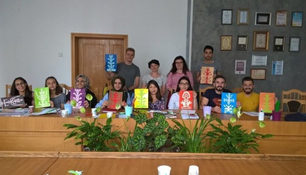 Студенти з Туреччини вивчають українську мову в Карпатах