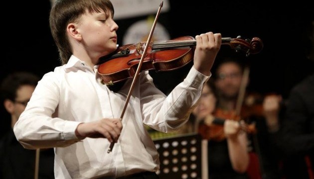 Українець посів друге місце на конкурсі юних скрипалів в Італії