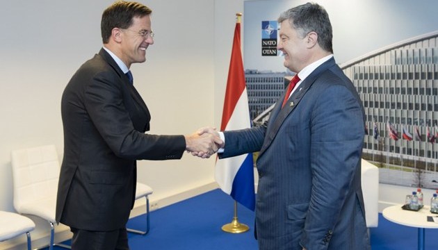 Порошенко обговорив з прем’єром Нідерландів розслідування щодо МН17