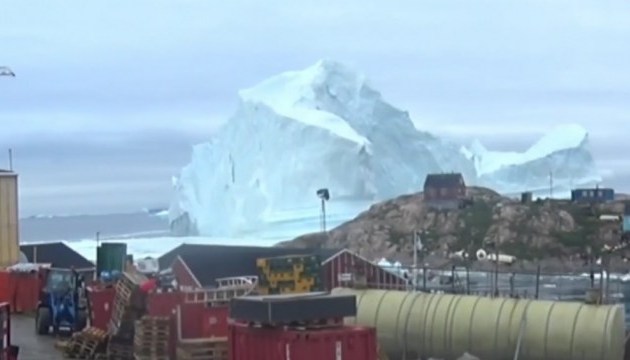 У Гренландії евакуювали селище через наближення айсбергу