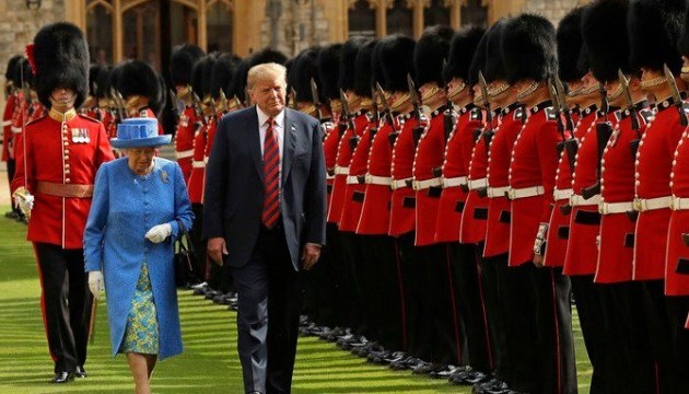 Трамп запізнився на чаювання з королевою Єлизаветою ІІ