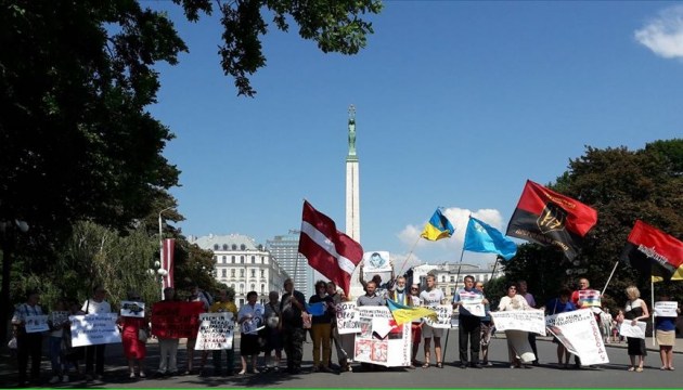 Une manifestation en soutien aux prisonniers politiques ukrainiens s'est tenue à Riga (photos)