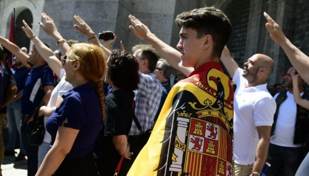 В Іспанії протестують проти перенесення тіла Франко з мавзолею