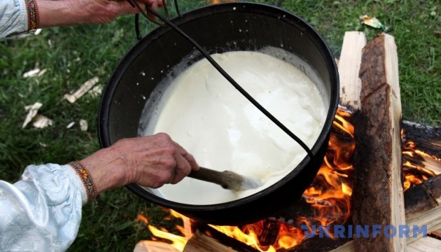 У Карпатах готують національний рекорд з частування гуцульськими стравами
