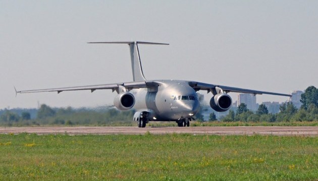 Demonstrationsflug von Antonow AN-178 bei Farnborough Airshow - Video