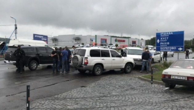 Погоня зі стріляниною: у Мукачеві чоловік тікав від поліції на авто