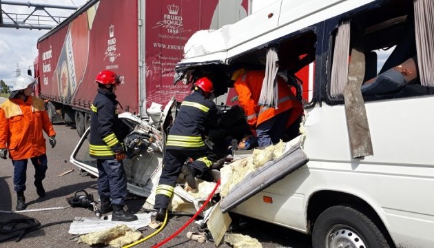 Рятувальники уточнили кількість постраждалих у ДТП на Житомирщині