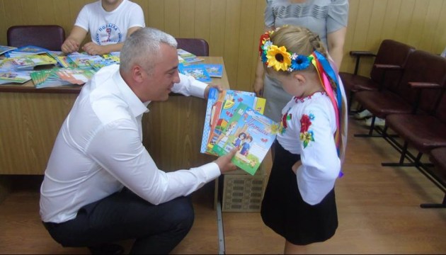 Майбутні першокласники Попасної отримали подарунки з Тернополя