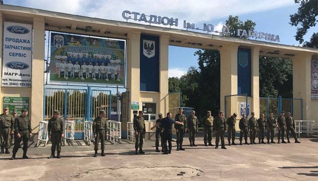 Поліція обстежила стадіон у Чернігові, де відбудеться матч 