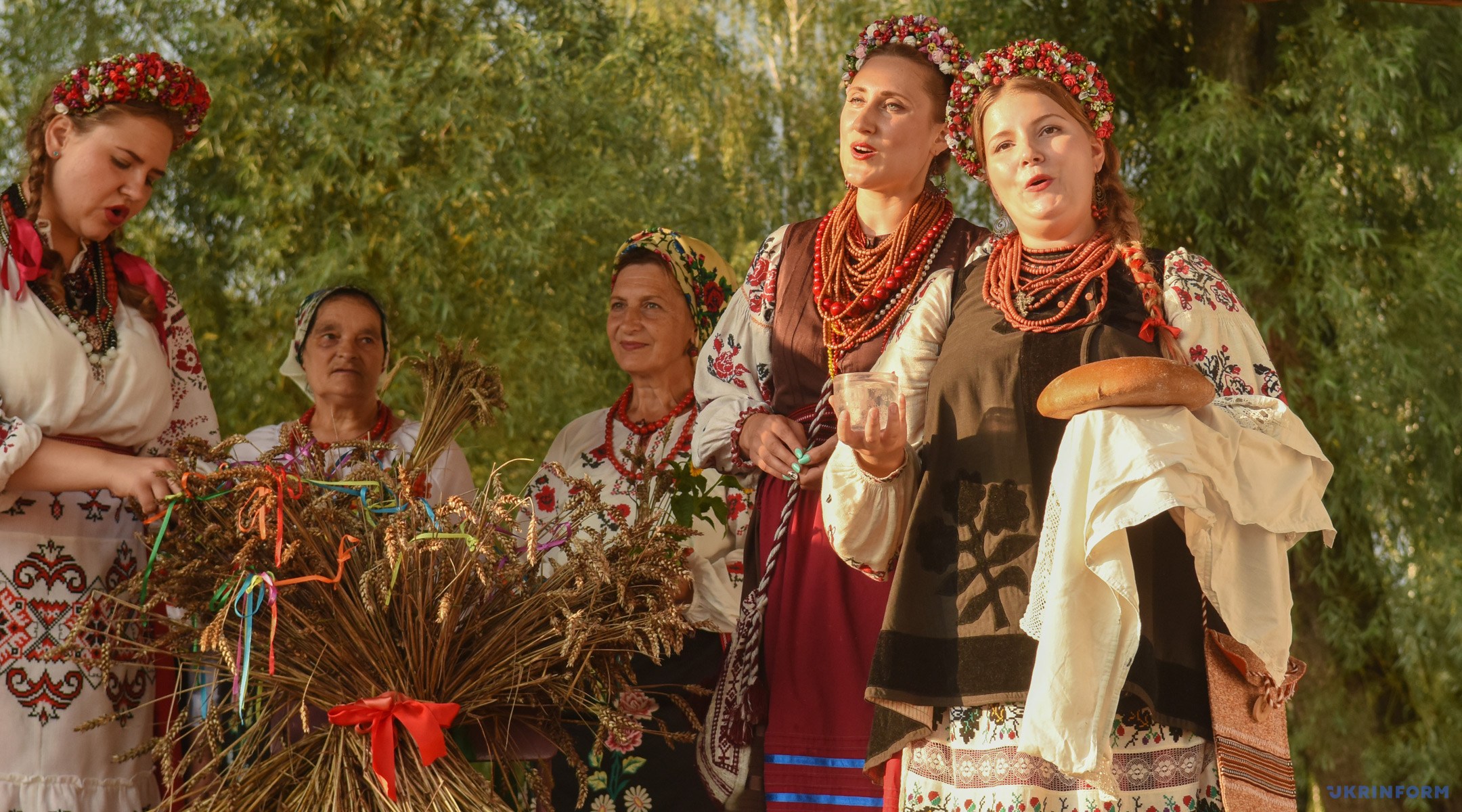 Ancient Ukrainian tradition of celebrating harvest festival reproduced ...
