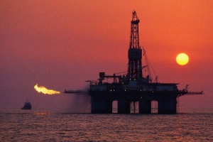 Нафта помірно дорожчає після зниження цін на попередній сесії