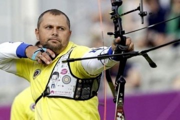 波罗申科祝贺乌克兰射箭运动员打破世界纪录